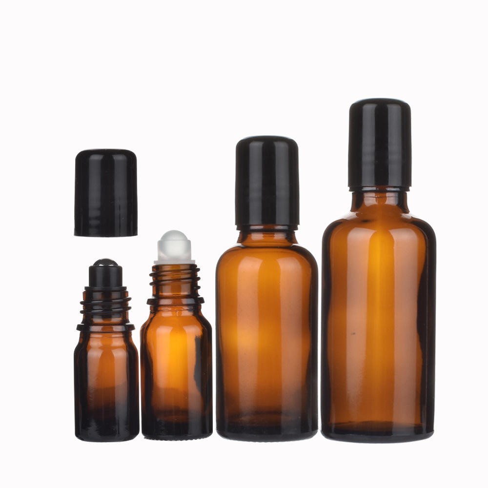Kosmetisches Hautpflege-Serum, das 30-ml-Glasflaschen mit Bambus-Tropfern verpackt